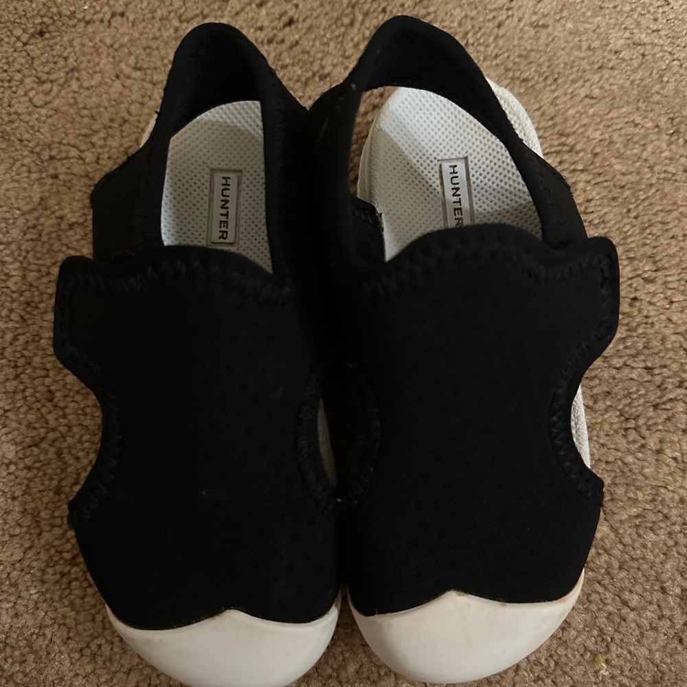 Hunter Kids Black Slip-On Sandals